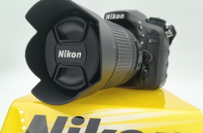 Nikon D7100 + AF-S DX Nikkor 18-105mm f/3.5-5.6G ED VR (Scatti 8.950) USATO